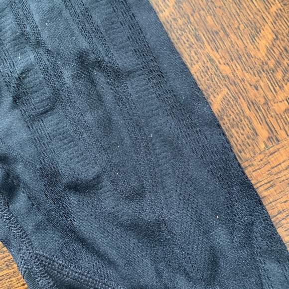 ALO leggings. Multi textured. Size XS - Picture 8 of 9